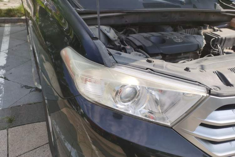 Used Toyota Highlander 2012 2.7L Two-Wheel Drive 7-Seater Elite Edition Right Front Headlight