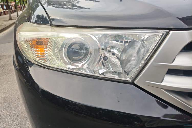 Used Toyota Highlander 2012 2.7L Two-Wheel Drive 7-Seater Luxury Edition Right Front Headlight