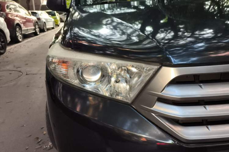 Used Toyota Highlander 2012 2.7L Two-Wheel Drive 7-Seater Luxury Edition Right Front Headlight