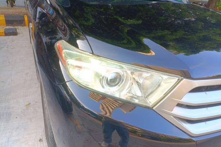 Used Toyota Highlander 2012 2.7L Two-Wheel Drive 7-Seater Luxury Edition Right Front Headlight