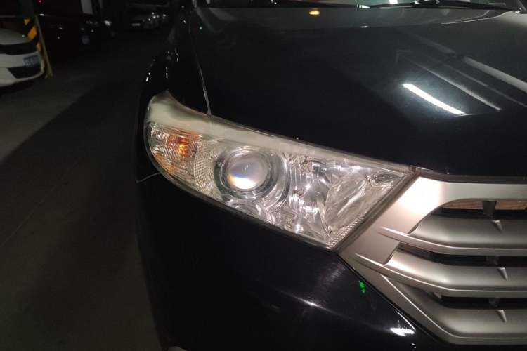 Used Toyota Highlander 2012 2.7L Two-Wheel Drive 7-Seater Luxury Edition Right Front Headlight