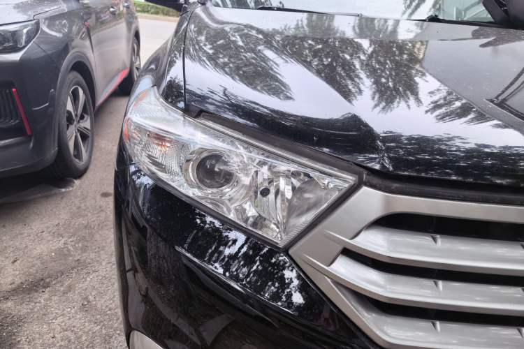 Used Toyota Highlander 2012 2.7L Two-Wheel Drive 7-Seater Elite Edition Right Front Headlight