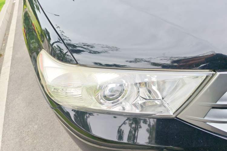 Used Toyota Highlander 2012 2.7L Two-Wheel Drive 7-Seater Luxury Edition Right Front Headlight