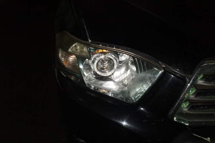 Used Toyota Highlander 2012 3.5L 4x4 7-Seater Ultimate Edition Right Front Headlight