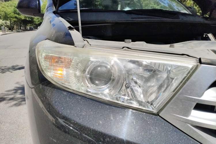 Used Toyota Highlander 2012 2.7L Two-Wheel Drive 7-Seater Luxury Edition Right Front Headlight