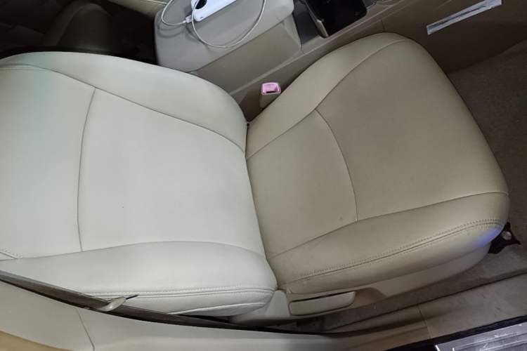 Used Toyota Highlander 2012 2.7L 2WD 5-Seater Elite Edition Right Front Seat
