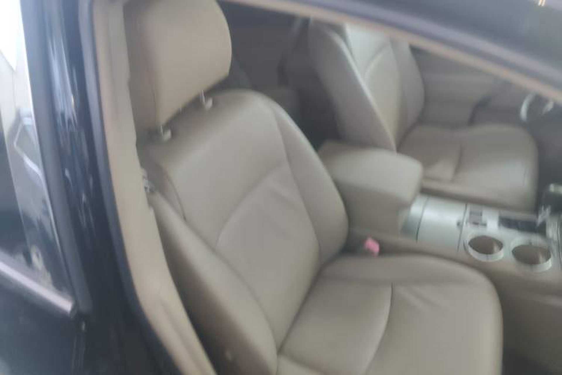 Used Toyota Highlander 2012 2.7L Two-Wheel Drive 7-Seater Luxury Edition Right Front Seat