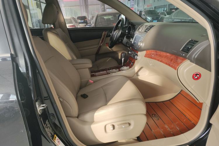 Used Toyota Highlander 2012 2.7L Two-Wheel Drive 7-Seater Luxury Edition Right Front Seat