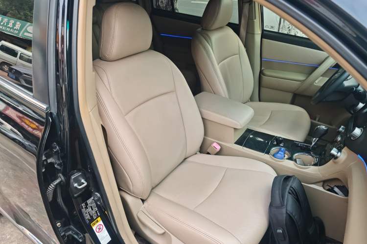 Used Toyota Highlander 2012 2.7L Two-Wheel Drive 7-Seater Elite Edition Right Front Seat