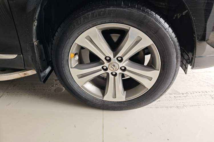 Used Toyota Highlander 2012 2.7L Two-Wheel Drive 7-Seater Luxury Edition Right Front Wheel Hub