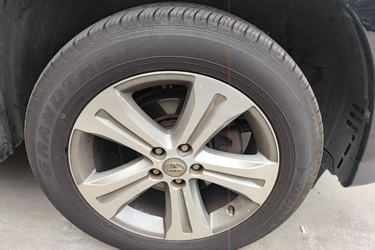 Used Toyota Highlander 2012 2.7L Two-Wheel Drive 7-Seater Luxury Edition Right Front Wheel Hub