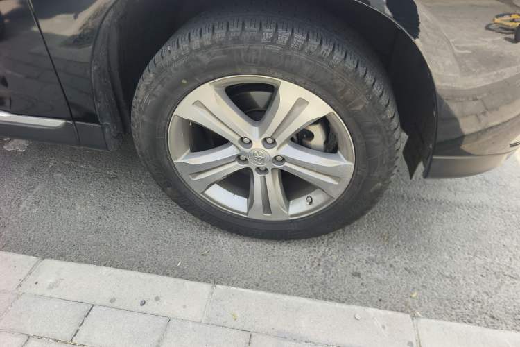 Used Toyota Highlander 2012 2.7L Two-Wheel Drive 7-Seater Luxury Edition Right Front Wheel Hub