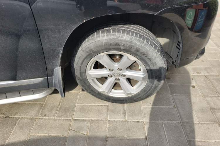 Used Toyota Highlander 2012 2.7L Two-Wheel Drive 7-Seater Elite Edition Right Front Wheel Hub
