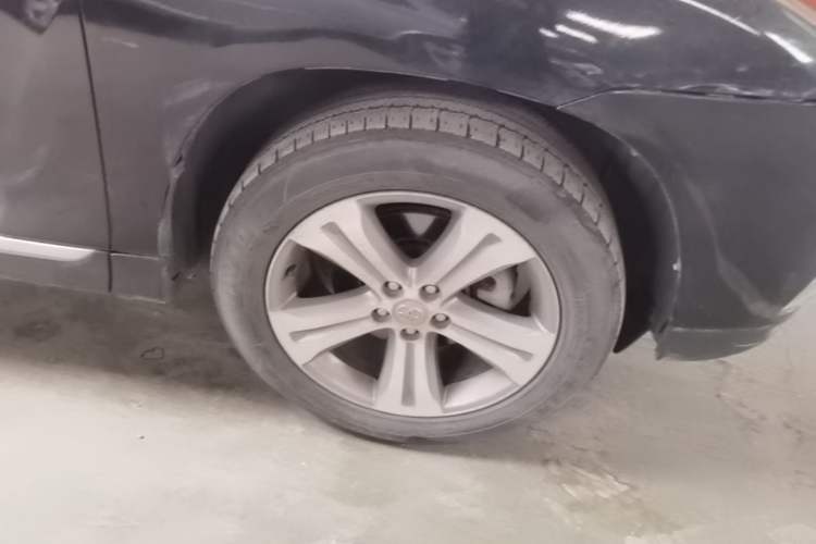 Used Toyota Highlander 2012 3.5L 4x4 7-Seater Elite Edition Right Front Wheel Hub