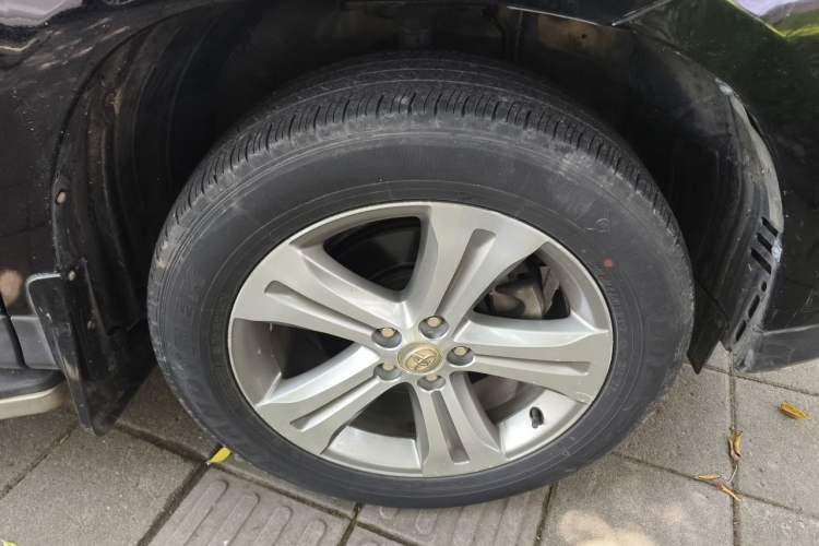 Used Toyota Highlander 2012 2.7L Two-Wheel Drive 5-Seater Sport Edition Right Front Wheel Hub
