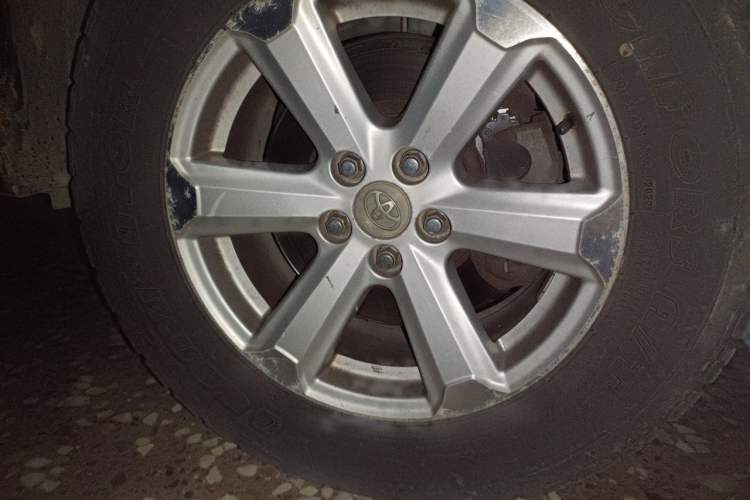 Used Toyota Highlander 2012 2.7L Two-Wheel Drive 7-Seater Elite Edition Right Front Wheel Hub