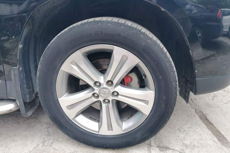 Used Toyota Highlander 2012 2.7L Two-Wheel Drive 5-Seater Sport Edition Right Front Wheel Hub