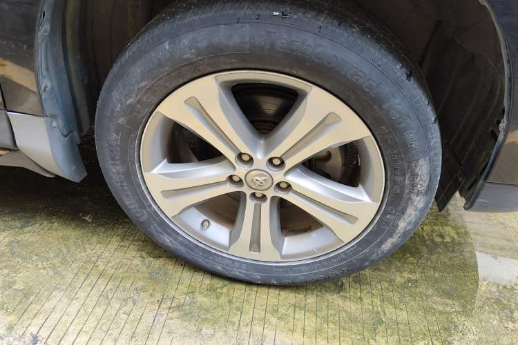 Used Toyota Highlander 2012 2.7L Two-Wheel Drive 7-Seater Luxury Edition Right Front Wheel Hub