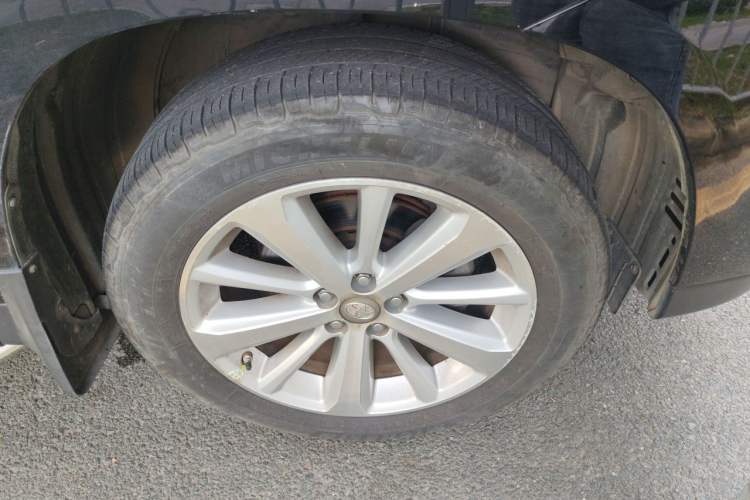 Used Toyota Highlander 2012 3.5L 4x4 7-Seater Luxury Edition Right Front Wheel Hub