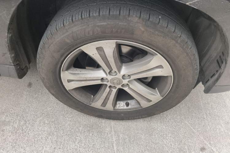 Used Toyota Highlander 2012 2.7L Two-Wheel Drive 7-Seater Luxury Edition Right Front Wheel Hub