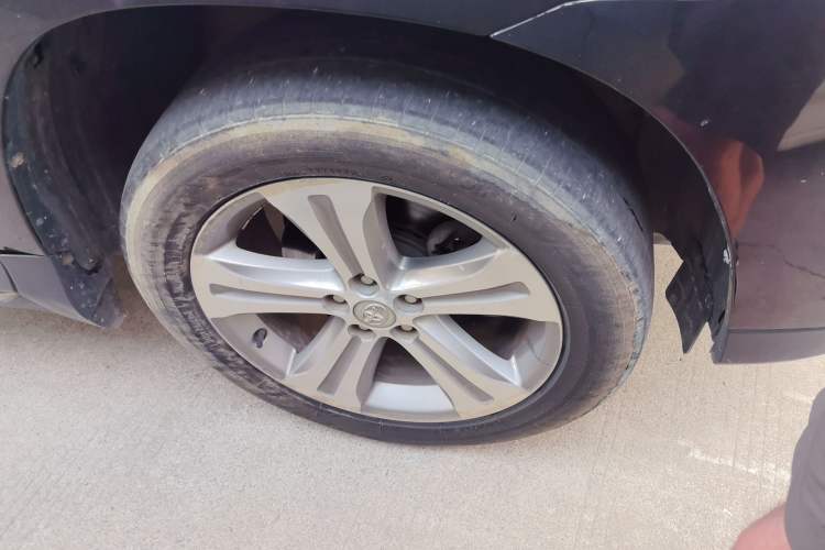 Used Toyota Highlander 2012 2.7L Two-Wheel Drive 7-Seater Luxury Edition Right Front Wheel Hub