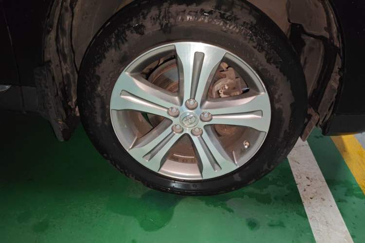 Used Toyota Highlander 2012 2.7L Two-Wheel Drive 5-Seater Sport Edition Right Front Wheel Hub