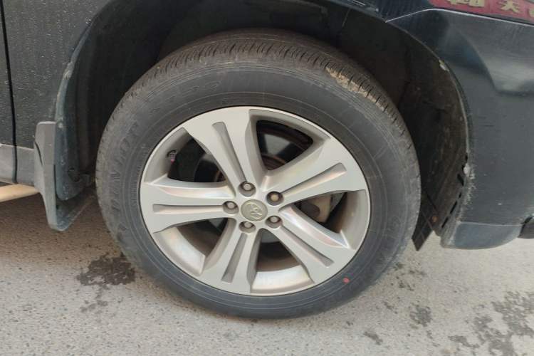 Used Toyota Highlander 2012 2.7L Two-Wheel Drive 7-Seater Luxury Edition Right Front Wheel Hub