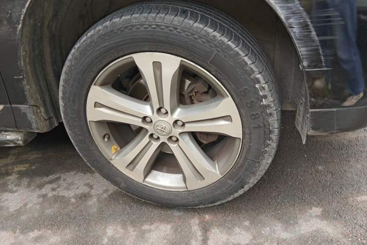 Used Toyota Highlander 2012 2.7L Two-Wheel Drive 7-Seater Luxury Edition Right Front Wheel Hub