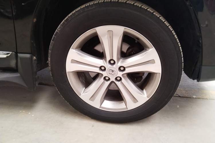 Used Toyota Highlander 2012 2.7L Two-Wheel Drive 5-Seater Sport Edition Right Front Wheel Hub
