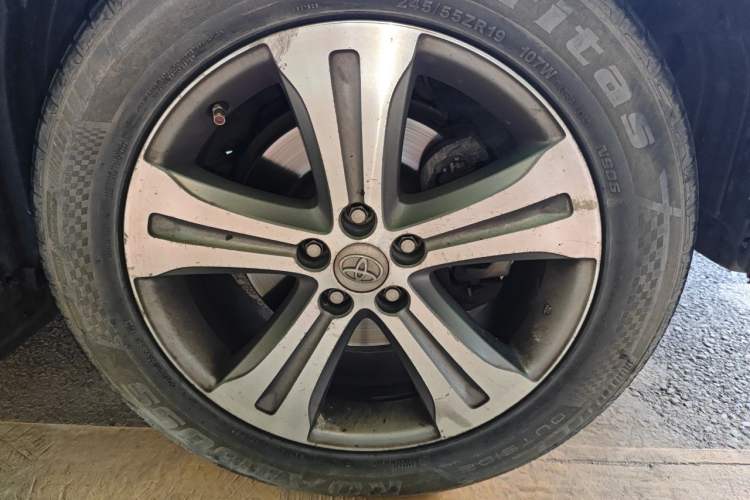 Used Toyota Highlander 2012 2.7L Two-Wheel Drive 7-Seater Luxury Edition Right Front Wheel Hub