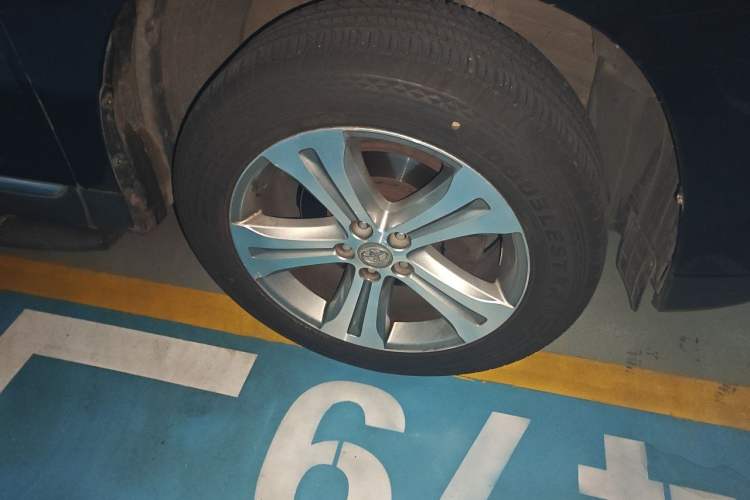 Used Toyota Highlander 2012 2.7L Two-Wheel Drive 5-Seater Sport Edition Right Front Wheel Hub