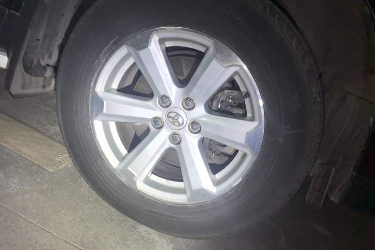 Used Toyota Highlander 2012 2.7L 2WD 5-Seater Elite Edition Right Front Wheel Hub