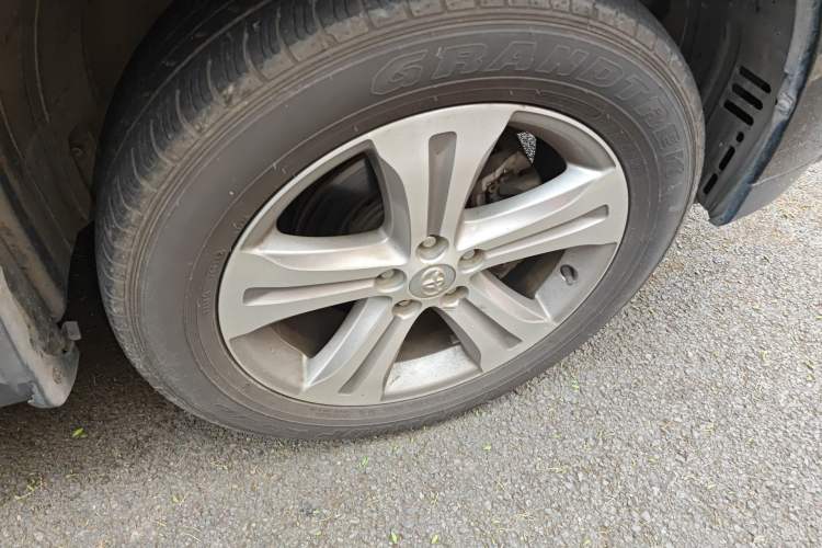 Used Toyota Highlander 2012 2.7L Two-Wheel Drive 7-Seater Luxury Edition Right Front Wheel Hub