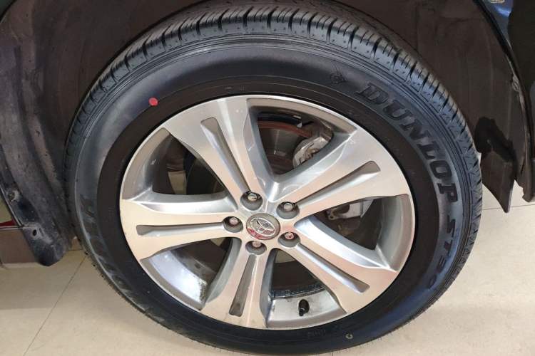 Used Toyota Highlander 2012 2.7L Two-Wheel Drive 7-Seater Luxury Edition Right Front Wheel Hub