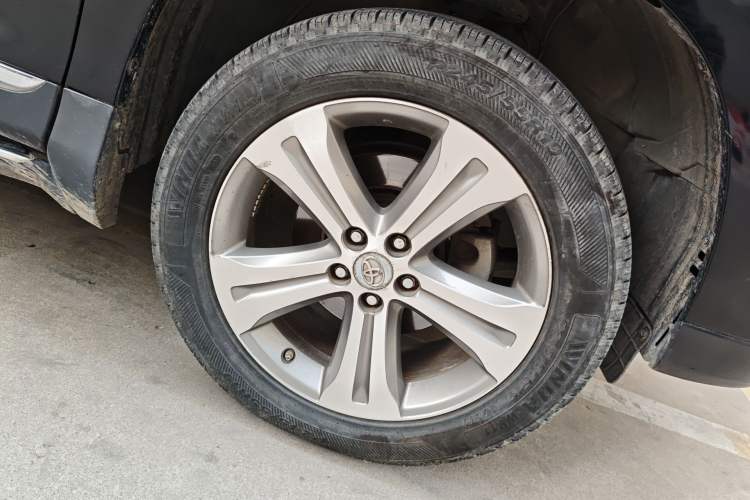 Used Toyota Highlander 2012 2.7L Two-Wheel Drive 7-Seater Luxury Edition Right Front Wheel Hub