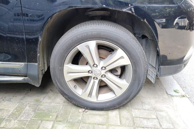 Used Toyota Highlander 2012 2.7L Two-Wheel Drive 7-Seater Luxury Edition Right Front Wheel Hub