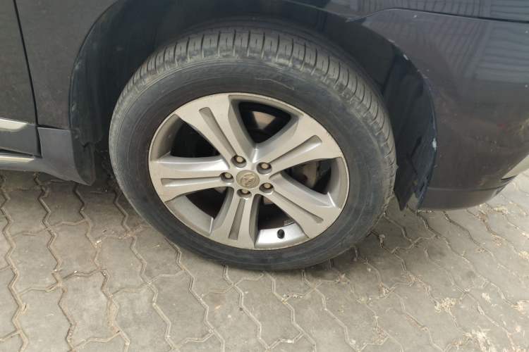 Used Toyota Highlander 2012 2.7L Two-Wheel Drive 7-Seater Luxury Edition Right Front Wheel Hub