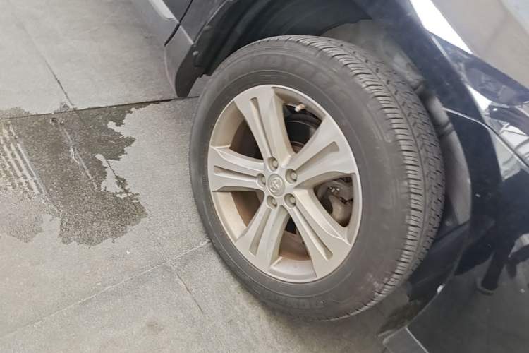 Used Toyota Highlander 2012 2.7L Two-Wheel Drive 7-Seater Luxury Edition Right Front Wheel Hub