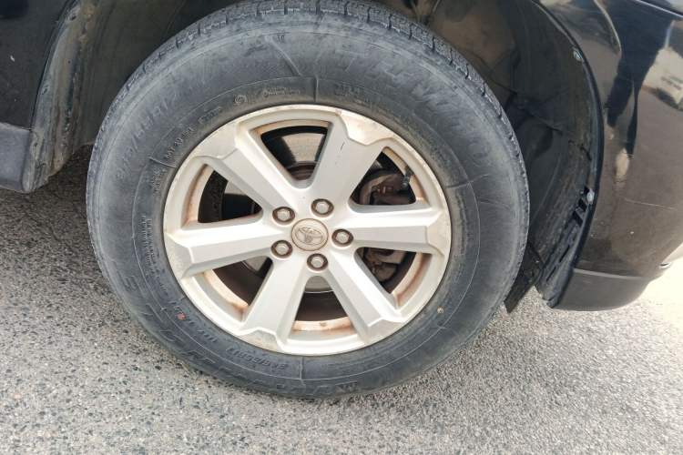 Used Toyota Highlander 2012 2.7L Two-Wheel Drive 7-Seater Elite Edition Right Front Wheel Hub