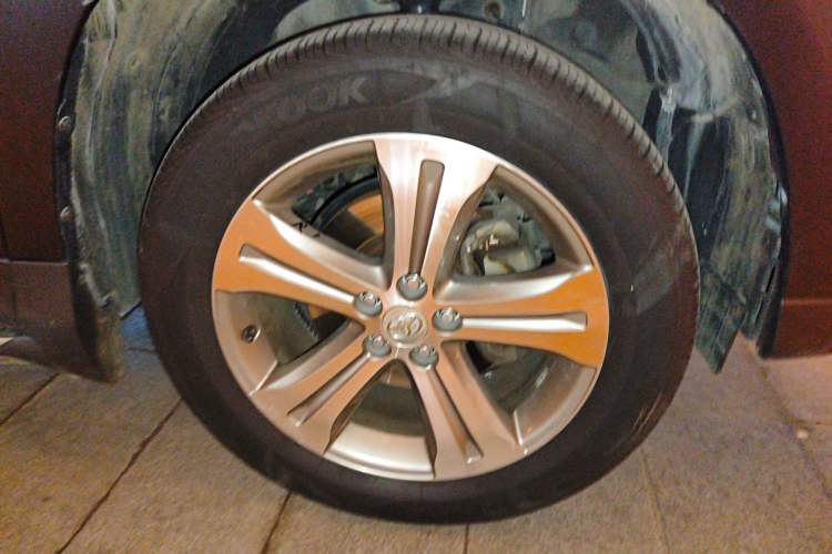 Used Toyota Highlander 2012 2.7L Two-Wheel Drive 7-Seater Luxury Edition Right Front Wheel Hub
