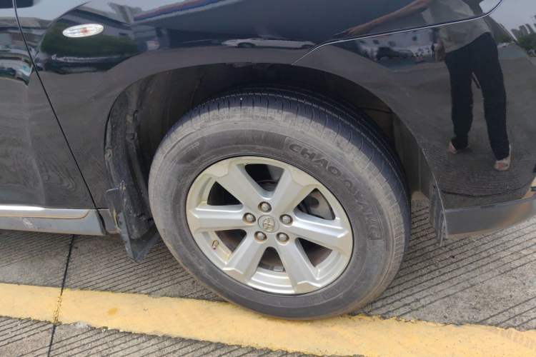 Used Toyota Highlander 2012 2.7L Two-Wheel Drive 7-Seater Elite Edition Right Front Wheel Hub