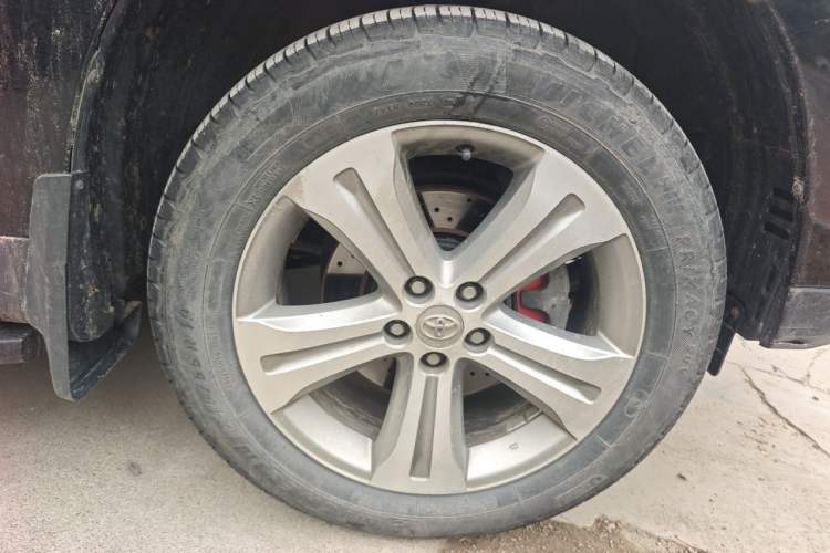 Used Toyota Highlander 2012 2.7L Two-Wheel Drive 7-Seater Luxury Edition Right Front Wheel Hub