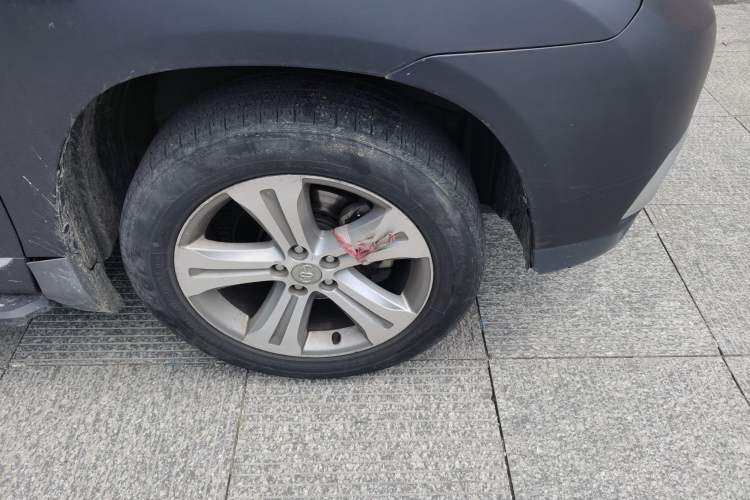 Used Toyota Highlander 2012 2.7L Two-Wheel Drive 7-Seater Luxury Edition Right Front Wheel Hub