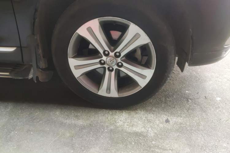Used Toyota Highlander 2012 2.7L Two-Wheel Drive 5-Seater Sport Edition Right Front Wheel Hub