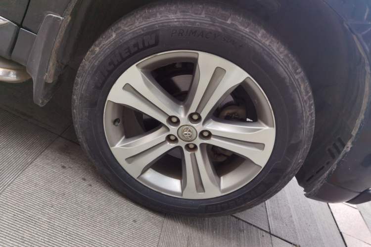 Used Toyota Highlander 2012 2.7L Two-Wheel Drive 7-Seater Luxury Edition Right Front Wheel Hub