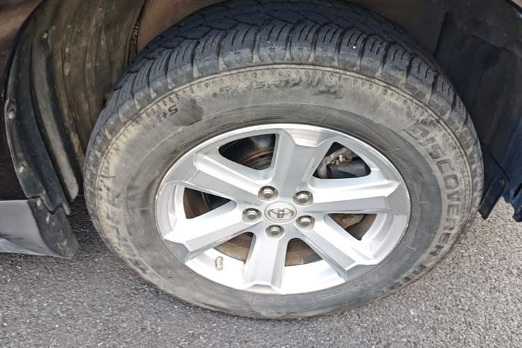 Used Toyota Highlander 2012 2.7L Two-Wheel Drive 7-Seater Elite Edition Right Front Wheel Hub