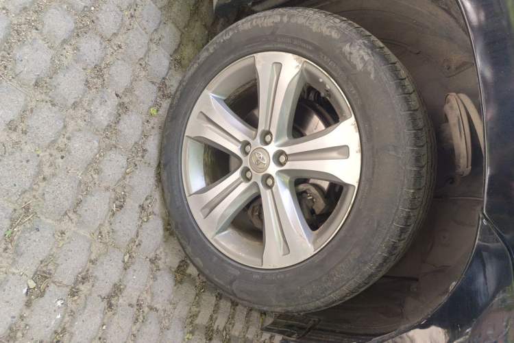Used Toyota Highlander 2012 2.7L Two-Wheel Drive 7-Seater Luxury Edition Right Front Wheel Hub