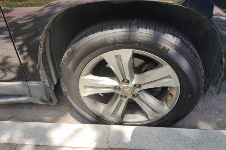 Used Toyota Highlander 2012 2.7L Two-Wheel Drive 7-Seater Luxury Edition Right Front Wheel Hub