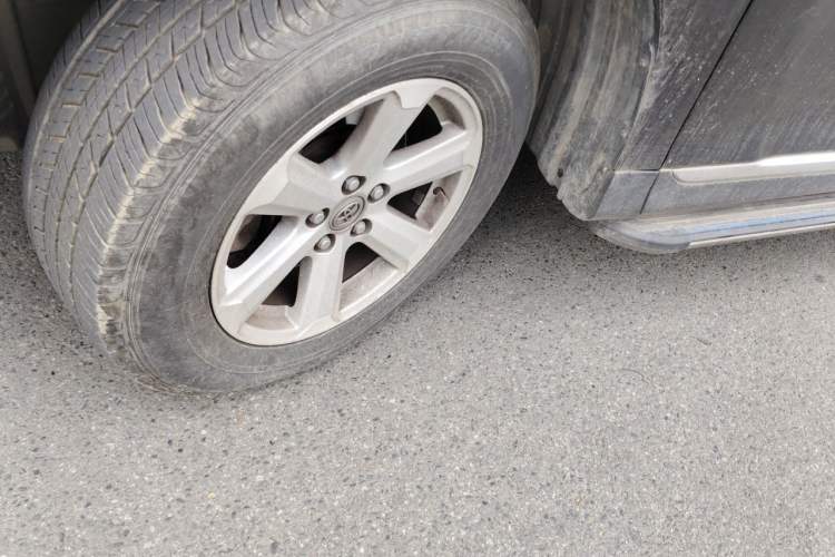 Used Toyota Highlander 2012 2.7L Two-Wheel Drive 7-Seater Elite Edition Right Front Wheel Hub
