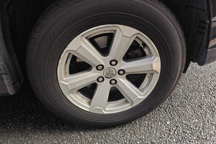Used Toyota Highlander 2012 2.7L Two-Wheel Drive 7-Seater Elite Edition Right Front Wheel Hub